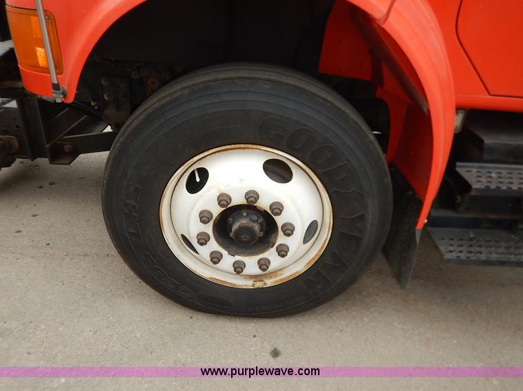 image for item K1681 1999 International 4900 dump truck