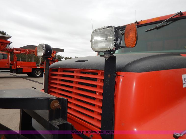 image for item K1681 1999 International 4900 dump truck