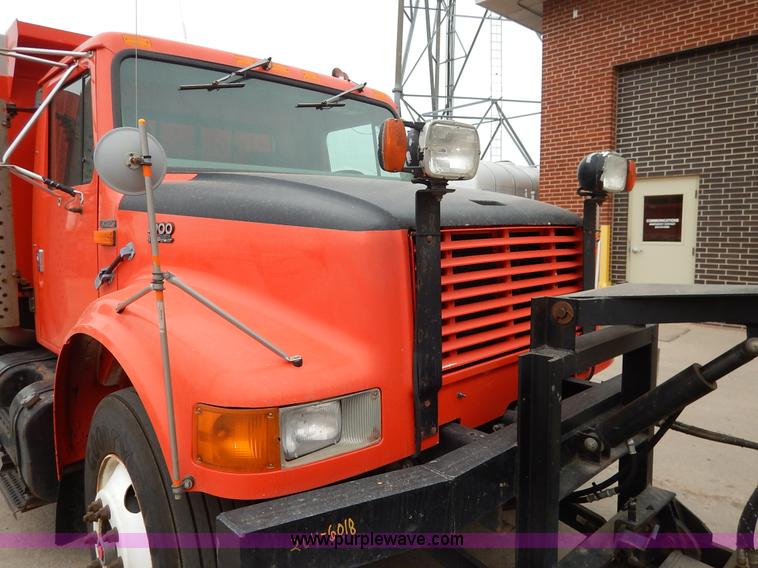 image for item K1681 1999 International 4900 dump truck