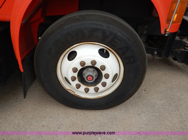 image for item K1681 1999 International 4900 dump truck