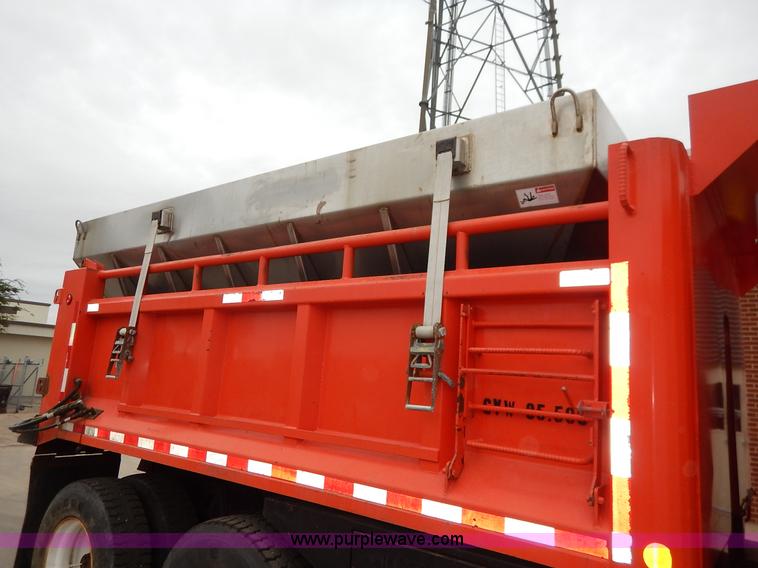 image for item K1681 1999 International 4900 dump truck