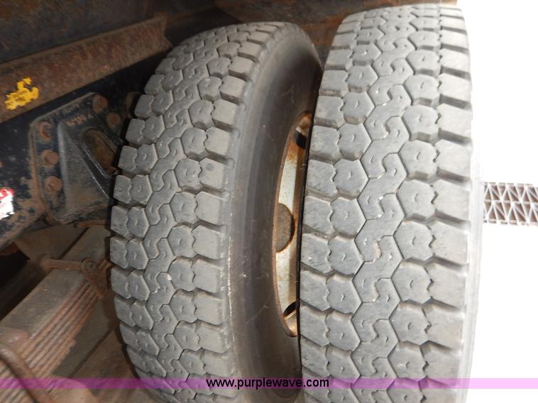 image for item K1681 1999 International 4900 dump truck