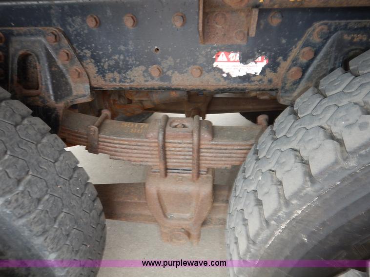 image for item K1681 1999 International 4900 dump truck