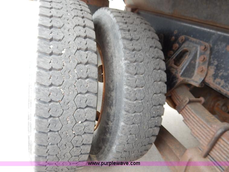 image for item K1681 1999 International 4900 dump truck