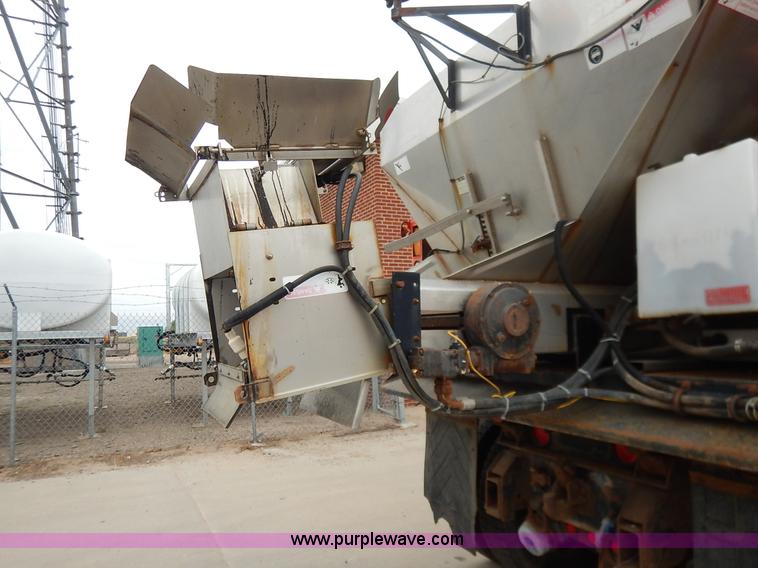 image for item K1681 1999 International 4900 dump truck