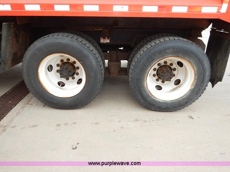 image for item K1681 1999 International 4900 dump truck