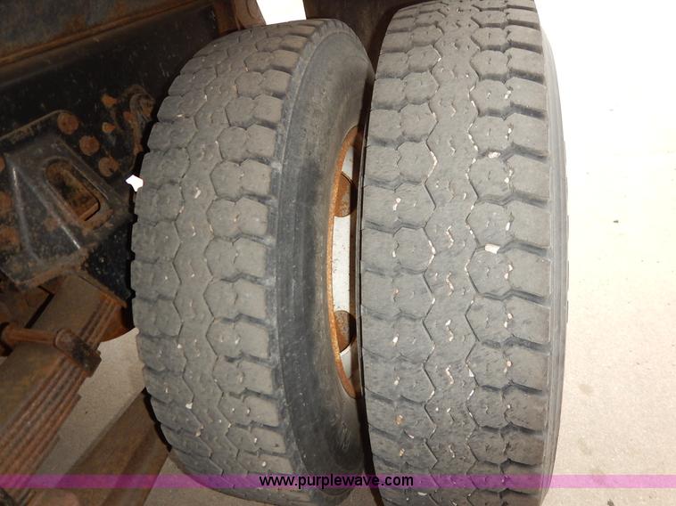 image for item K1681 1999 International 4900 dump truck