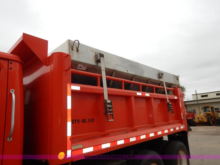 image for item K1681 1999 International 4900 dump truck