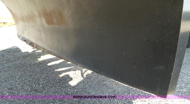 image for item K1681 1999 International 4900 dump truck