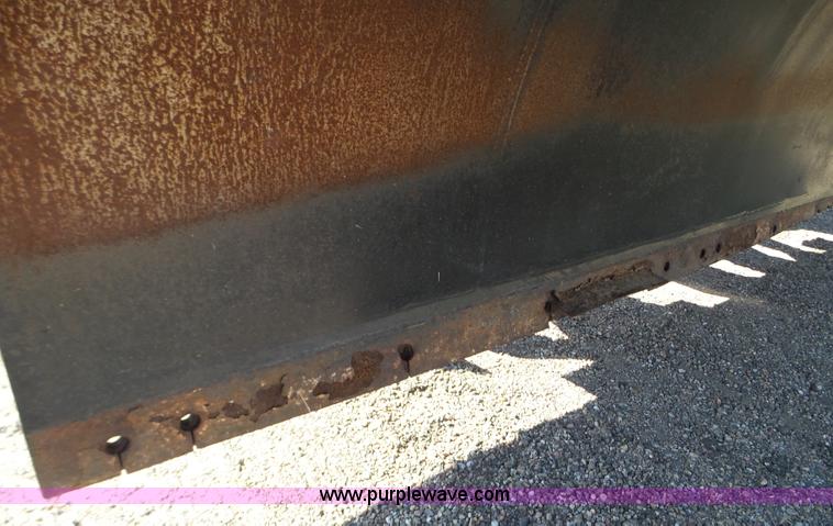 image for item K1681 1999 International 4900 dump truck