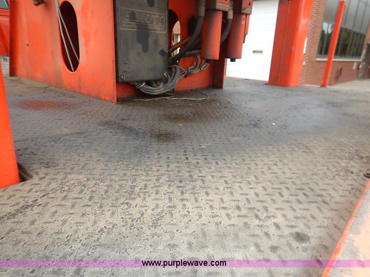 image for item K1682 2003 Sterling Acterra M8500 bucket truck