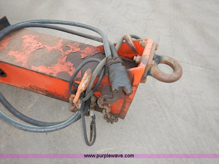 image for item K1683 1998 Landoll 345B tilt deck trailer