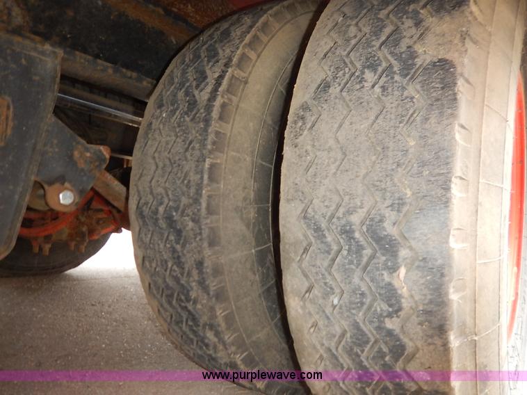 image for item K1683 1998 Landoll 345B tilt deck trailer