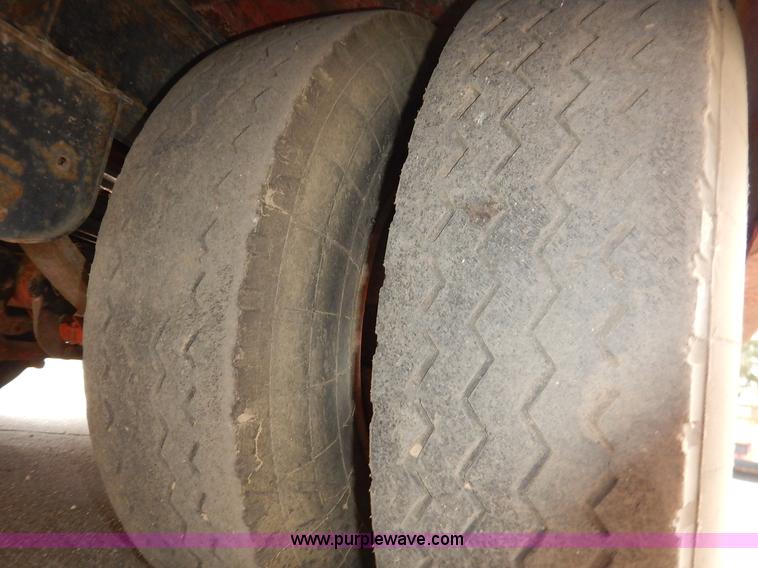 image for item K1683 1998 Landoll 345B tilt deck trailer