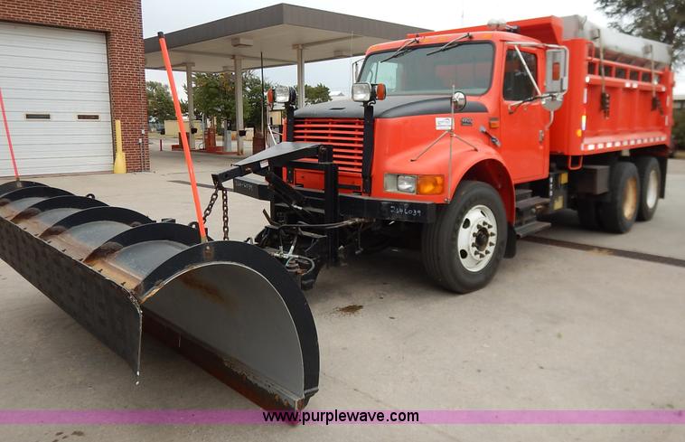 image for item K1690 1999 International 4900 dump truck