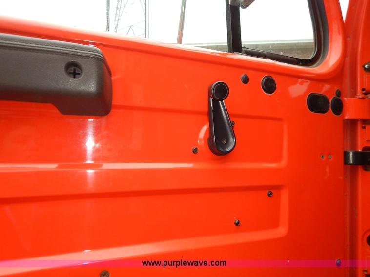 image for item K1690 1999 International 4900 dump truck