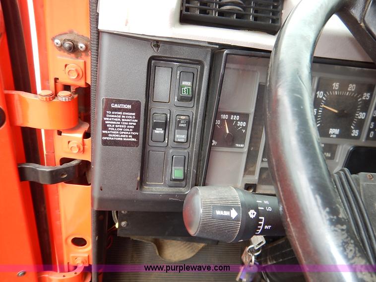 image for item K1690 1999 International 4900 dump truck