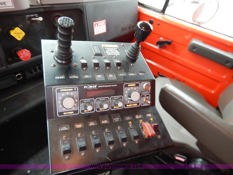 image for item K1690 1999 International 4900 dump truck