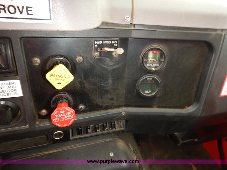 image for item K1690 1999 International 4900 dump truck