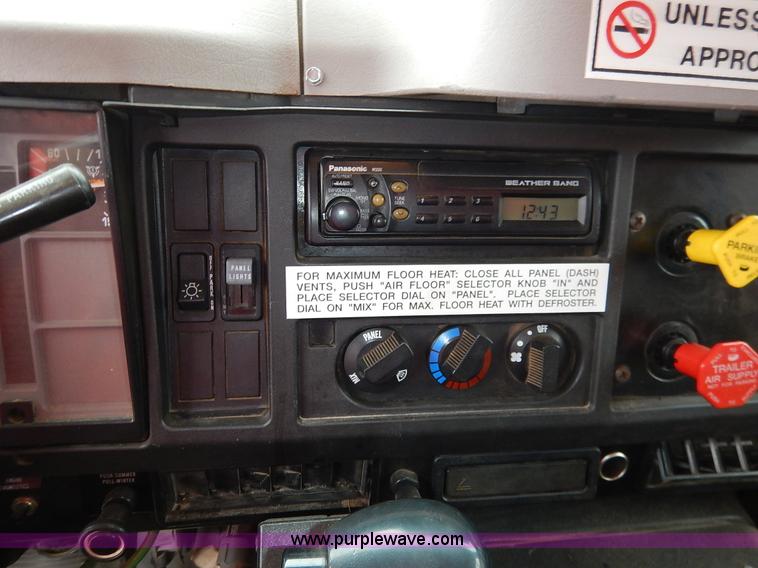 image for item K1690 1999 International 4900 dump truck