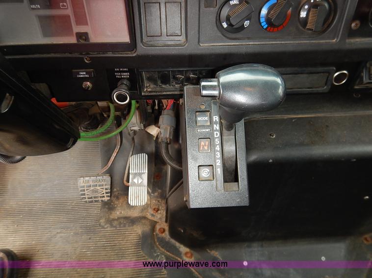 image for item K1690 1999 International 4900 dump truck