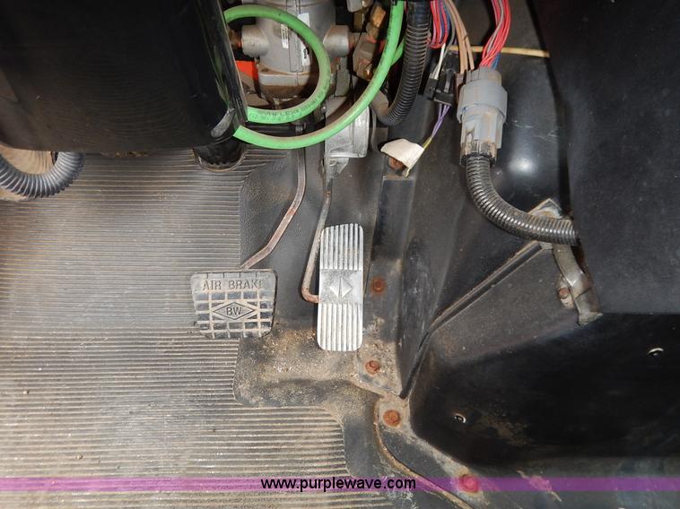 image for item K1690 1999 International 4900 dump truck