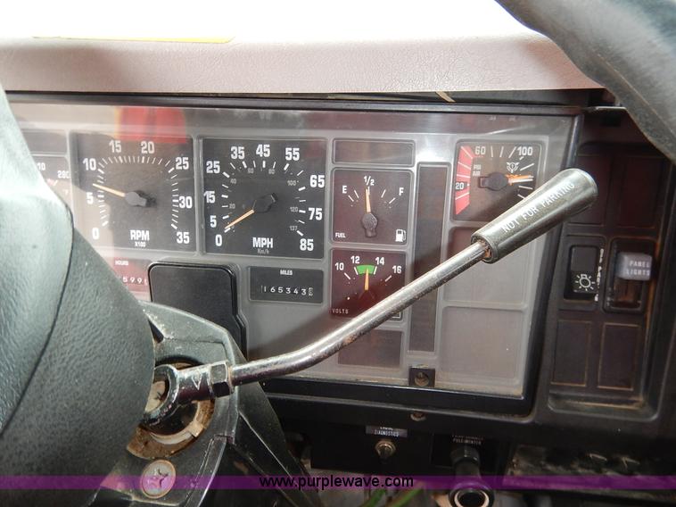 image for item K1690 1999 International 4900 dump truck