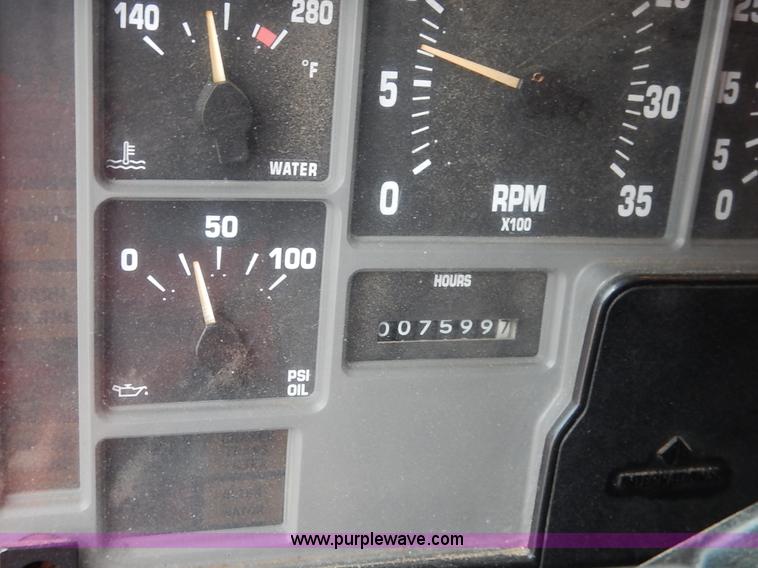 image for item K1690 1999 International 4900 dump truck