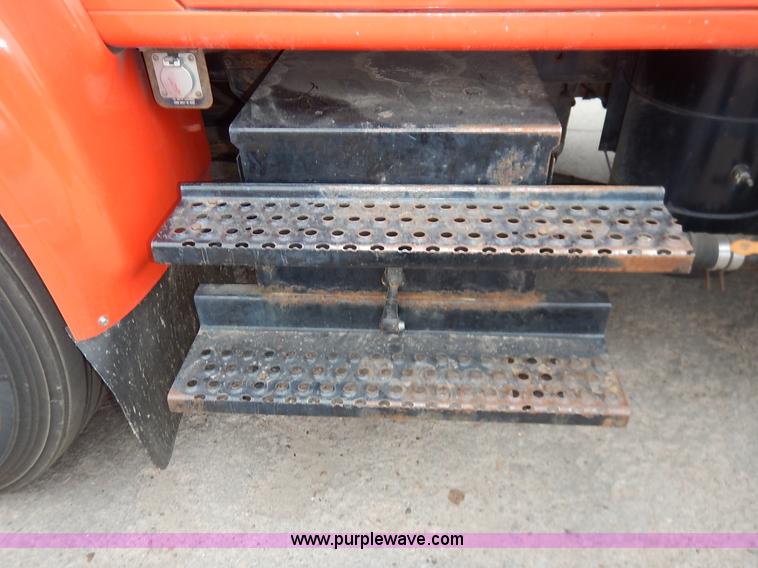 image for item K1690 1999 International 4900 dump truck