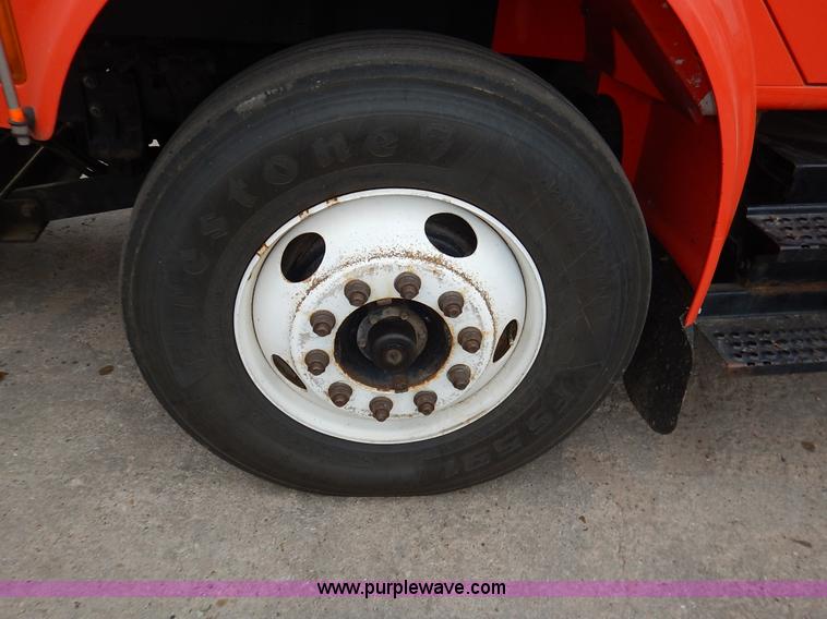 image for item K1690 1999 International 4900 dump truck