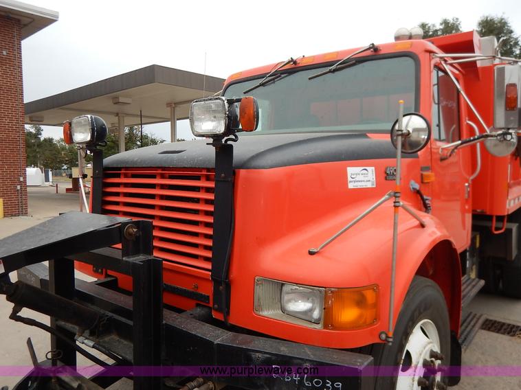 image for item K1690 1999 International 4900 dump truck