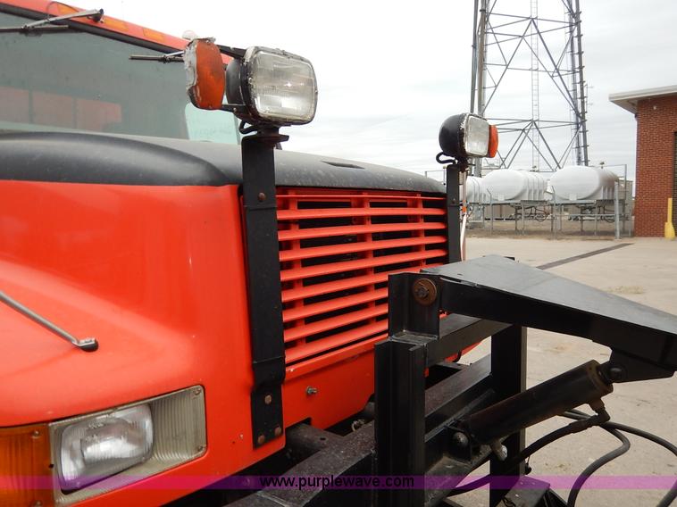 image for item K1690 1999 International 4900 dump truck