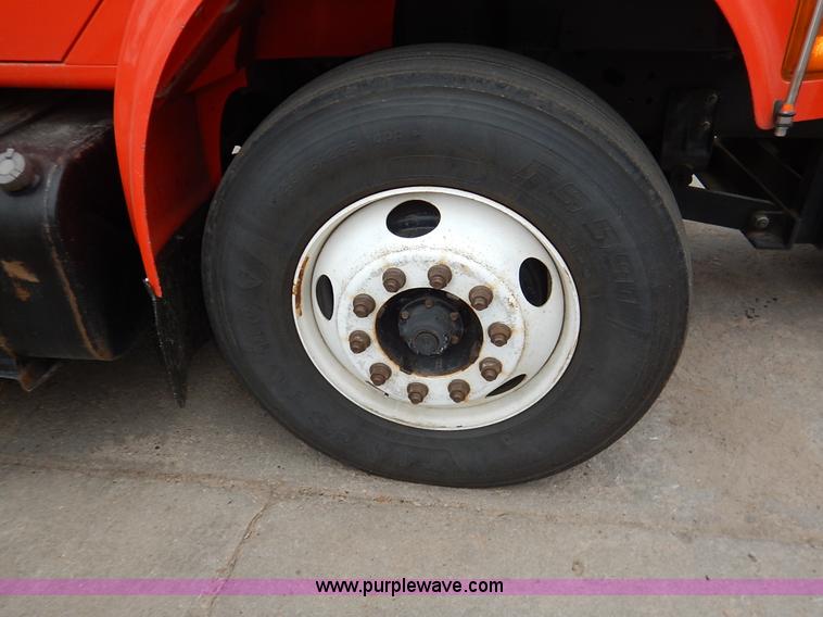 image for item K1690 1999 International 4900 dump truck