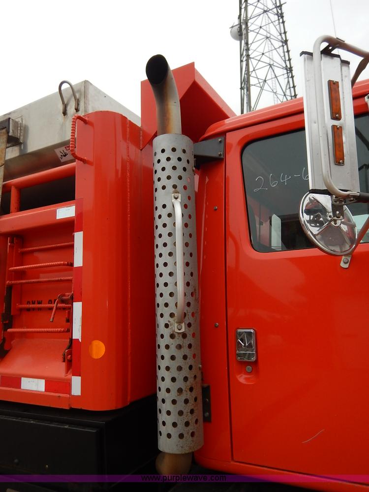 image for item K1690 1999 International 4900 dump truck