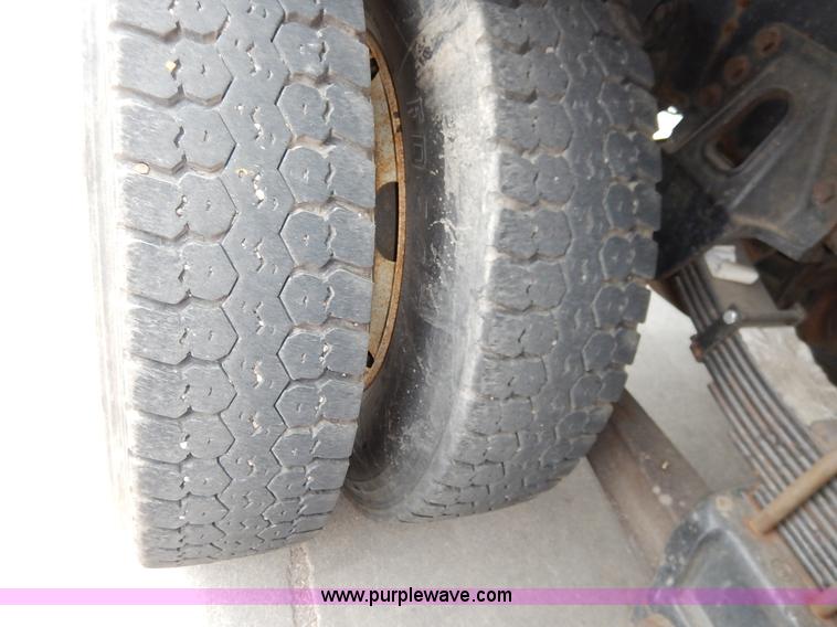 image for item K1690 1999 International 4900 dump truck