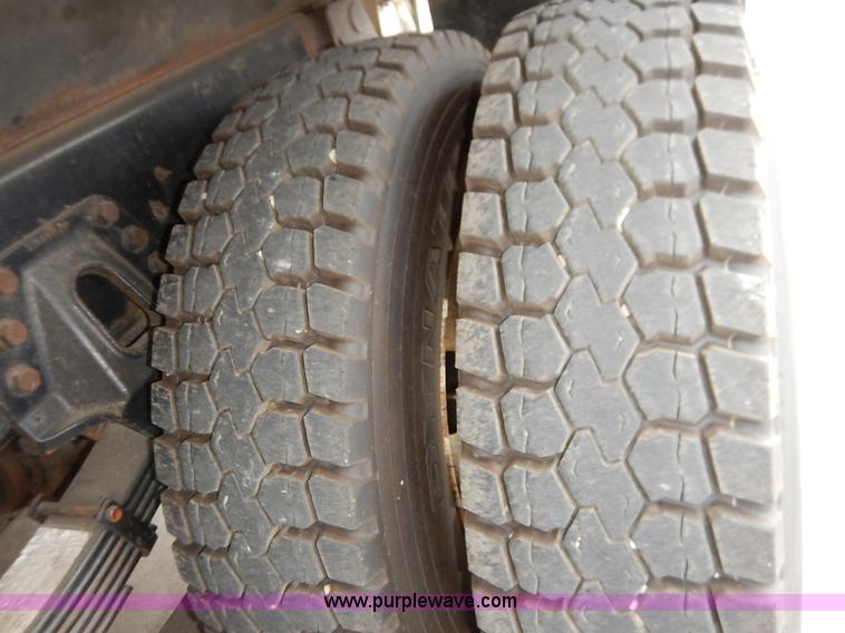 image for item K1690 1999 International 4900 dump truck