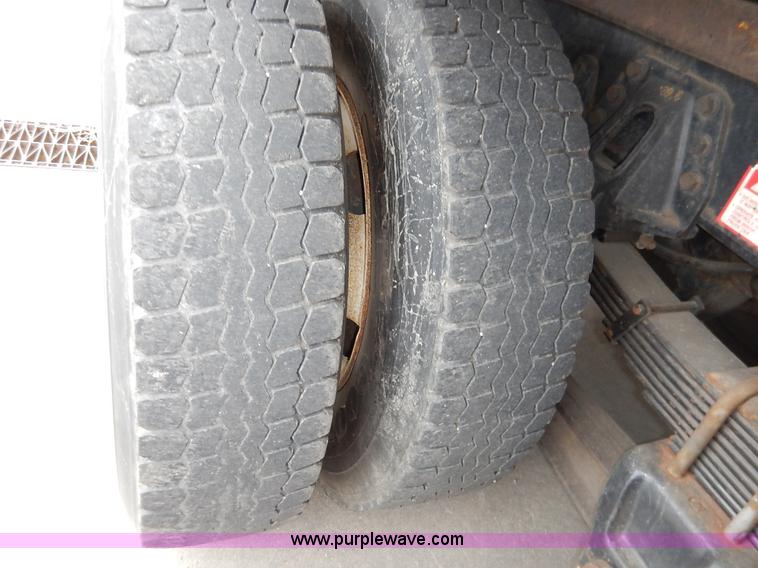 image for item K1690 1999 International 4900 dump truck