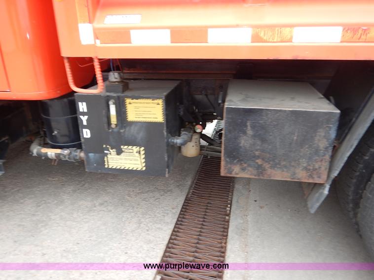 image for item K1690 1999 International 4900 dump truck