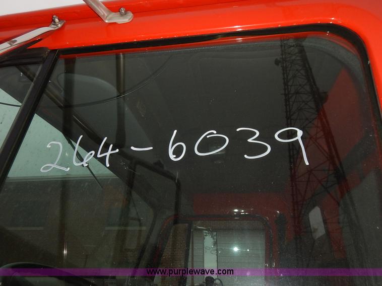 image for item K1690 1999 International 4900 dump truck