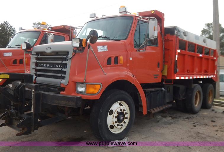 image for item K1691 2001 Sterling LT7500 dump truck