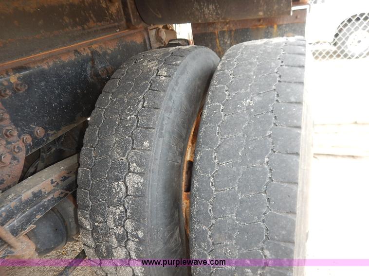 image for item K1691 2001 Sterling LT7500 dump truck