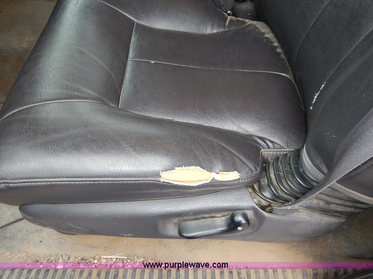 image for item K1696 2001 Dodge Ram 1500 Quad Cab pickup truck