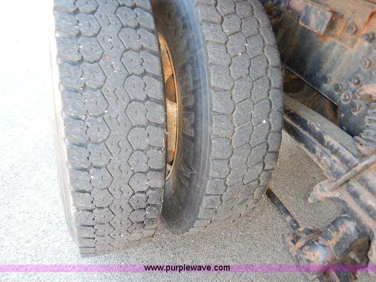 image for item K1712 2001 Sterling LT7501 dump truck