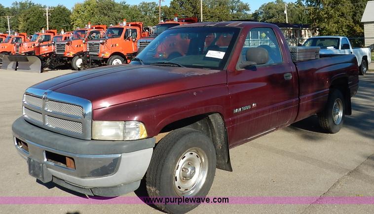 image for item K1721 2001 Dodge Ram 1500 pickup truck