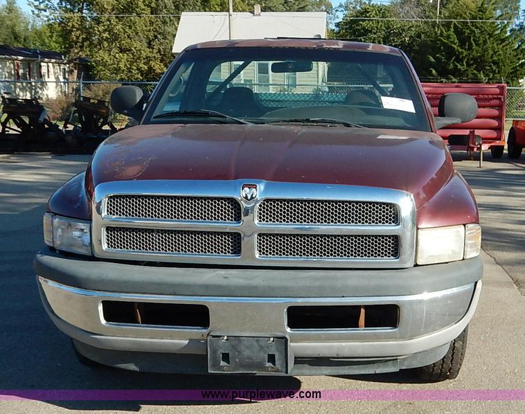 image for item K1721 2001 Dodge Ram 1500 pickup truck