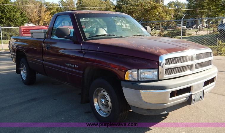 image for item K1721 2001 Dodge Ram 1500 pickup truck