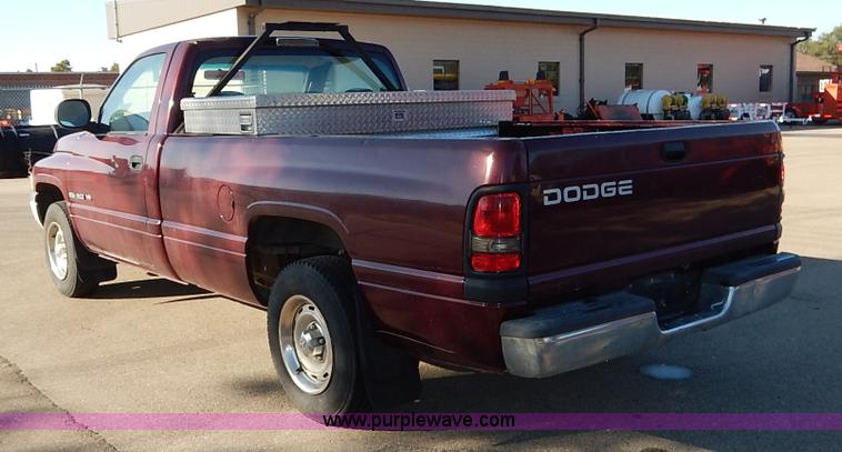 image for item K1721 2001 Dodge Ram 1500 pickup truck