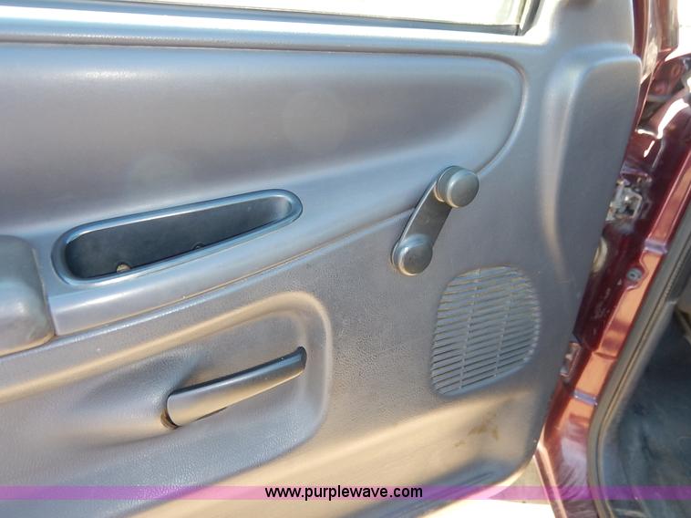 image for item K1721 2001 Dodge Ram 1500 pickup truck