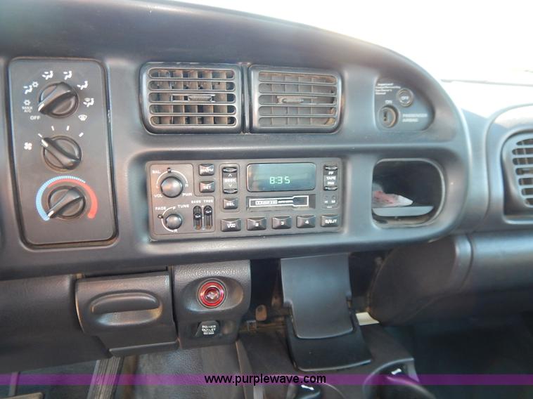 image for item K1721 2001 Dodge Ram 1500 pickup truck