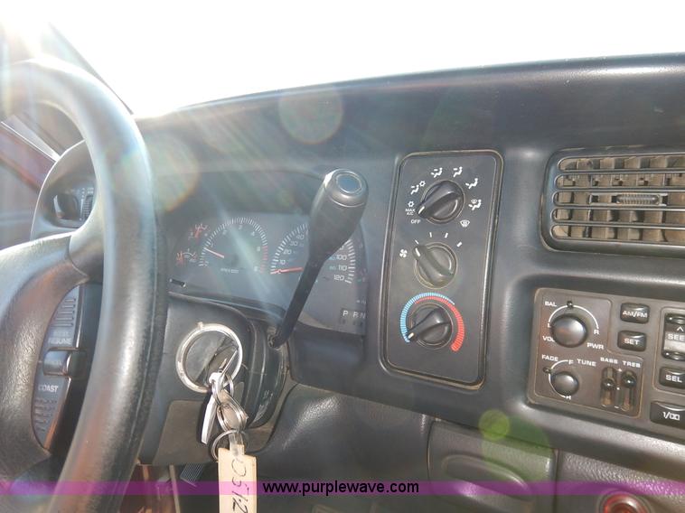 image for item K1721 2001 Dodge Ram 1500 pickup truck